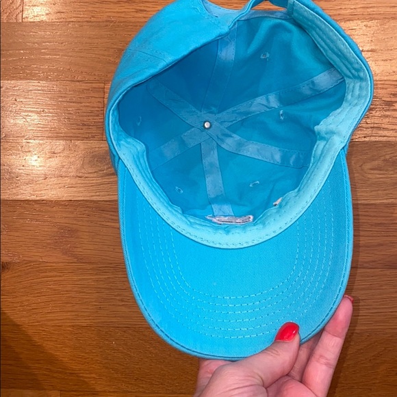 Vineyard Vines Hat (worn once) - Picture 4 of 7